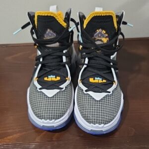 Lebron XIX Space Jam Black University Gold Noir Basketball Shoes  Size 5